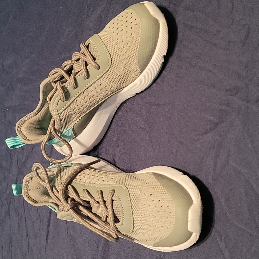 Kids Cat&Jack Sneakers